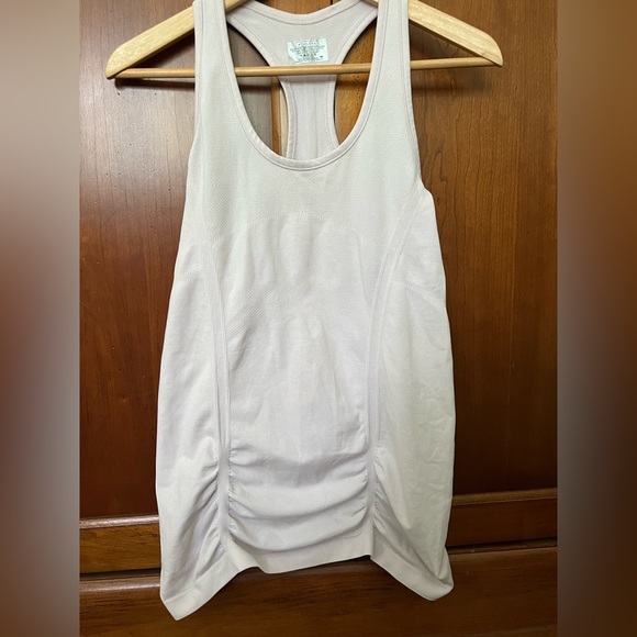 Athleta blush colored Workout top Size M - Picture 4 of 9